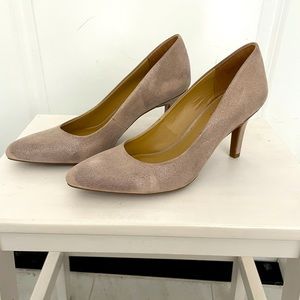 Naturalizer neutral pumps